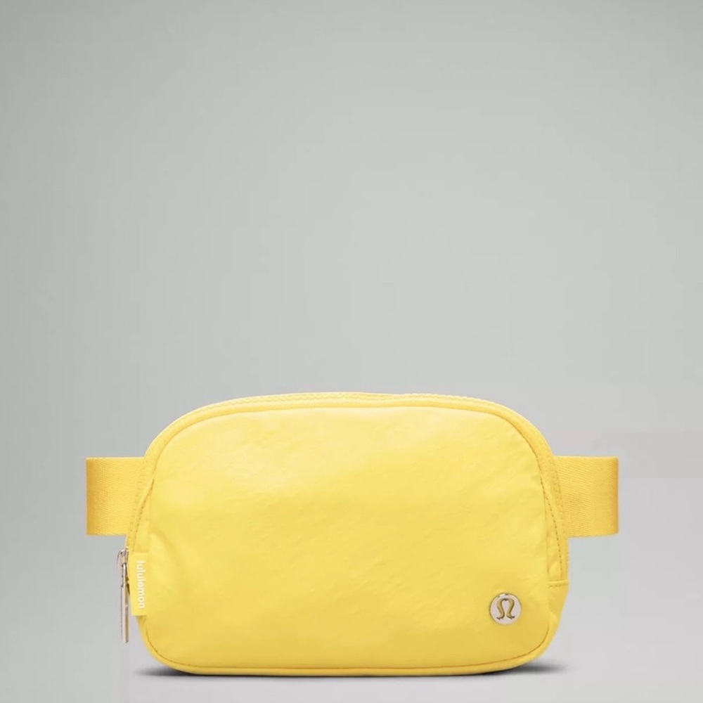 BRAND NEW lululemon everywhere belt bag, yellow (UTYL)